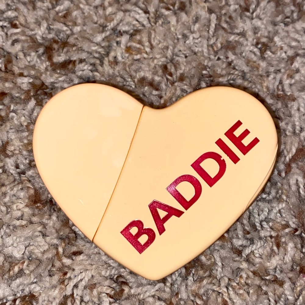 KKW Kimoji Hearts Baddie